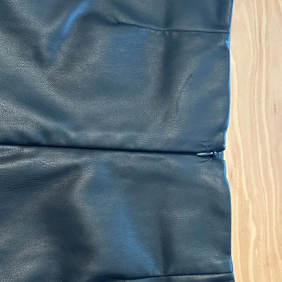 Double Zero Sleek Black Mini Skirt - Picture 3 of 3